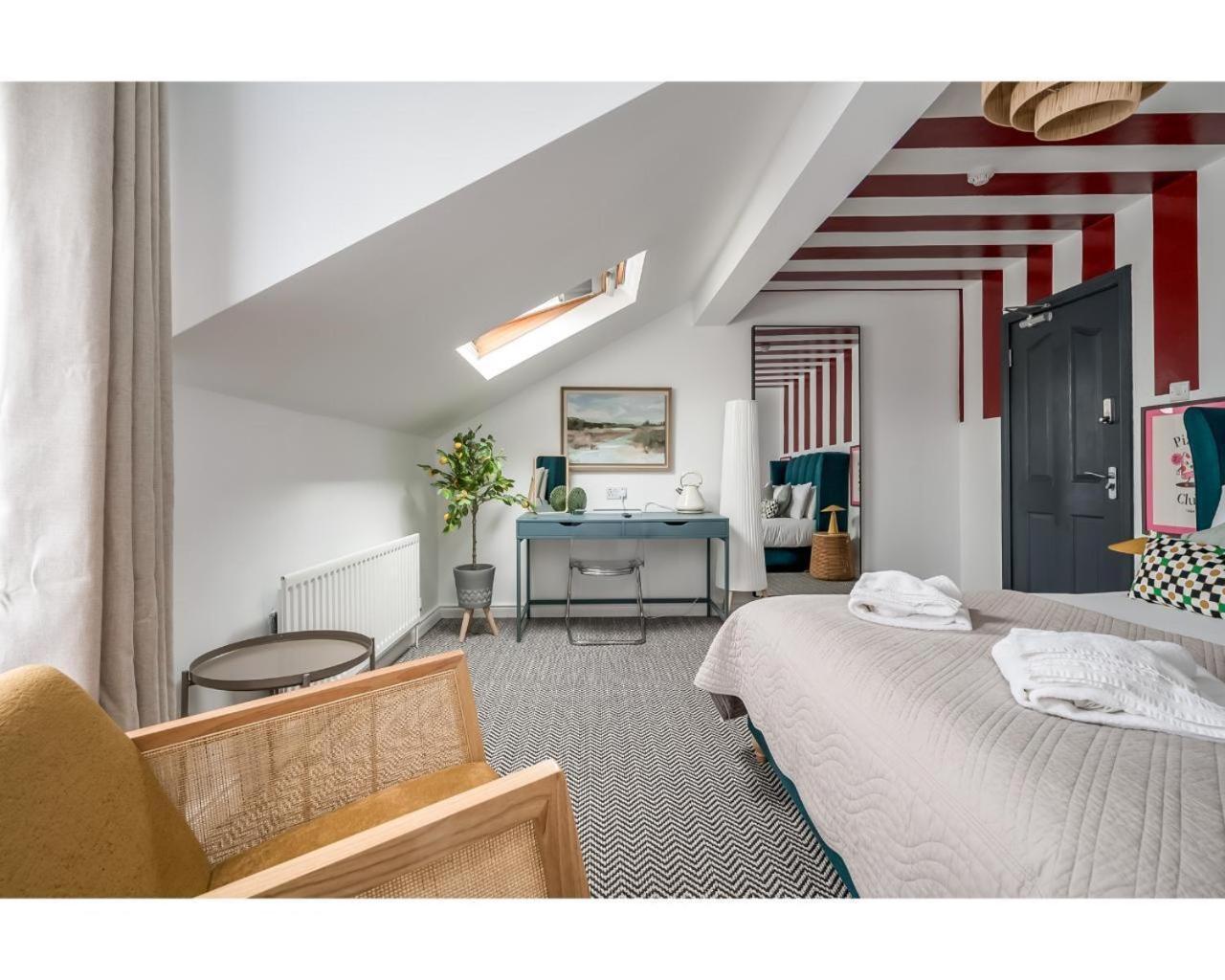 The Wellesley Hotel Belfast Room photo