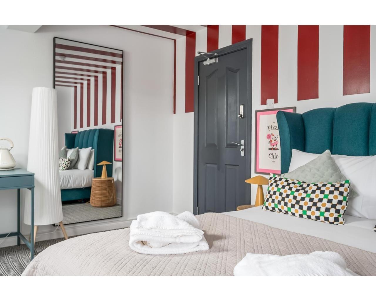 The Wellesley Hotel Belfast Room photo
